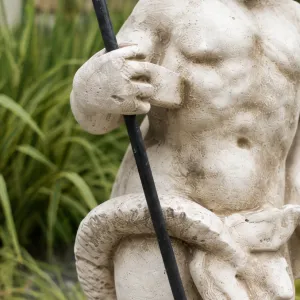 Scultura da Giardino Classica di Nettuno di Lusso con Tridente e Dettagli Marini - Scultura Classica di Lusso Vista dettaglio di Luxury Group International