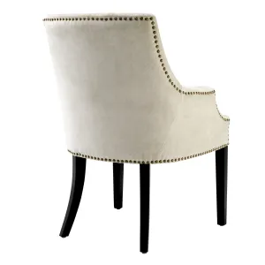 Fauteuil crème avec clous décoratifs, dossier rembourré et pieds noirs - Mobilier de luxe pour hôtels Vue de dos par Luxury Group International
