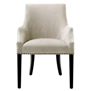 Fauteuil crème avec clous décoratifs, dossier rembourré et pieds noirs - Mobilier de luxe pour hôtels Vue de face par Luxury Group International