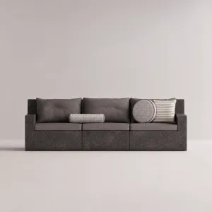 Dunkelgraues Luxus Outdoor Modulares 3-Sitzer Sofa mit Taupefarbenen Kissen – Moderne Möbel Vorderansicht von Luxury Group International