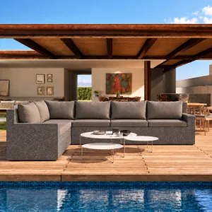 Dunkelgraue Luxus Outdoor Modulare Sofa-Einheit mit linker Armlehne und taupegrauen Kissen – Gartenmöbel Lifestyle-Ansicht von Luxury Group International