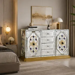 Florales Barock Luxus Sideboard mit Spiegelpaneeltüren und antiker Goldbasis Lifestyle-Ansicht von Luxury Group International