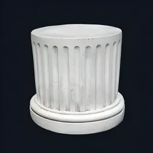 Fluted Drum Luxus Gartenpodest mit gestufter runder Basis – Gartendekoration Vorderansicht von Luxury Group International