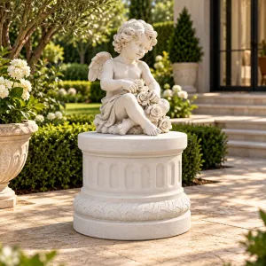 Gerilltes Luxus-Gartenpodest mit Skulptiertem Geflochtenem Profil – Gartendekoration Lifestyle-Ansicht von Luxury Group International