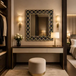 Specchio da Parete di Lusso Barocco con Traliccio Dorato e Cornice in Vetro Fumé Vista lifestyle di Luxury Group International