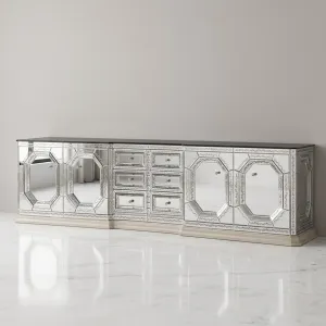 Grand Venetian Luxus Sideboard mit handgravierten silbernen Facettenspiegelverkleidungen Vorderansicht von Luxury Group International