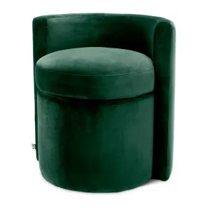 Tabouret en velours vert avec dossier incurvé et assise rembourrée aux contours arrondis - Mobilier d'hôtel de luxe Vue de face par Luxury Group International