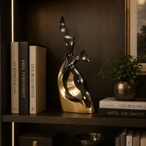 Scultura di Gabbiano Astratto in Bronzo di Lusso con Ali Ampie - Figura in Bronzo di Lusso Vista lifestyle di Luxury Group International