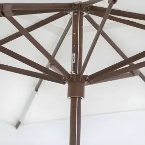 Parasol en aluminium de luxe pour un style de vie extérieur moderne et les espaces au bord de la piscine Vue de dessous par Luxury Group International