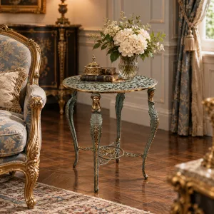 Luxus Barocker Bronze-Runder Beistelltisch mit Durchbrochenem Blumenrosetten-Top & Figürlichen Beinen Lifestyle-Ansicht von Luxury Group International