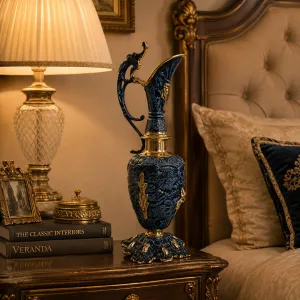 Luxus Barock Bronzevase mit Kannen-Ausguss & Skulptiertem Griff – Luxusvasen Lifestyle-Ansicht von Luxury Group International