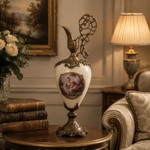 Luxus Barock-Krugvase mit handbemaltem Porzellankörper und kunstvollem Bronzegriff – Luxusvasen Lifestyle-Ansicht von Luxury Group International