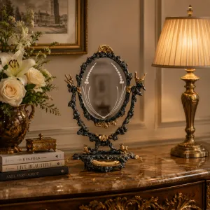 Luxus Barock Drehbarer Tischspiegel mit Verziertem Bronze-Blumenrahmen – Luxus Wohnaccessoires Lifestyle-Ansicht von Luxury Group International