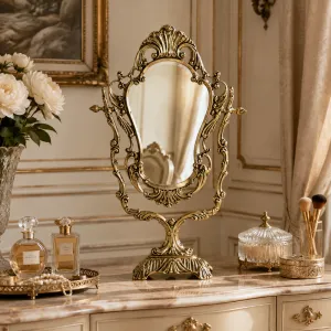 Luxus Barock Drehbarer Tischspiegel mit Skulptiertem Ornamentrahmen und Sockelbasis Lifestyle-Ansicht von Luxury Group International