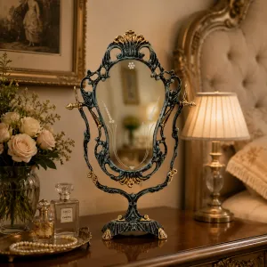 Luxus Barock Drehbarer Tischspiegel mit Skulpturalem Offenrahmen und Verziertem Sockel Lifestyle-Ansicht von Luxury Group International