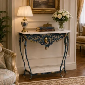 Luxuriöser barocker zweistufiger Konsolentisch mit zwei Marmorflächen und kunstvollem Bronze-Rahmen Lifestyle-Ansicht von Luxury Group International
