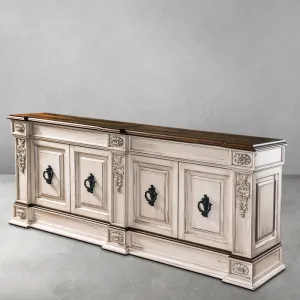 Luxuriöses Barock-Holzsideboard mit vier Schranktüren in antikem Elfenbein-Finish Vorderansicht von Luxury Group International