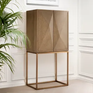 Luxus Beiger Bartresen mit Geometrischen Türen & Goldenem Metallgestell – Luxus Hotelmöbel Lifestyle-Ansicht von Luxury Group International