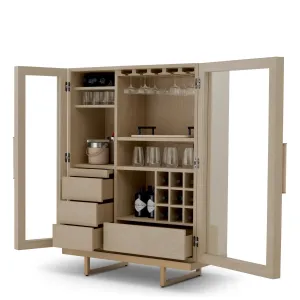 Luxus Beige Bar-Schrank mit Glastüren & goldenem Metallfuß - Luxus Hotelmöbel Innenansicht von Luxury Group International