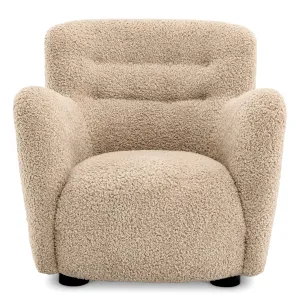 Luxuriöser beiger Bouclé-Sessel mit geschwungenen Armlehnen – 87 cm – Luxus-Hotelmöbel Vorderansicht von Luxury Group International