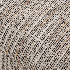 Sofá Curvo Tapizado Beige de Lujo con Base Metálica Dorada - Sofá de Lujo Vista detalle por Luxury Group International