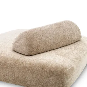 Sofá Modular Curvo Beige de Lujo con Cojines Traseros Esculturales - Mobiliario de Hotel de Lujo Vista detalle por Luxury Group International