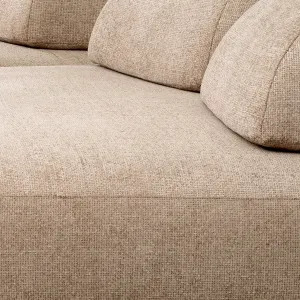 Sofá Modular Curvo Beige de Lujo con Cojines Traseros Esculturales - Mobiliario de Hotel de Lujo Vista frontal por Luxury Group International