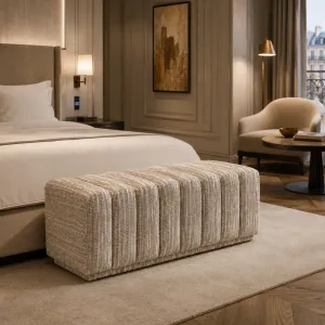 Luxus Beige Gerippte Gepolsterte Bank Ottoman für Elegante Innenräume - Luxus Hotelmöbel Lifestyle-Ansicht von Luxury Group International