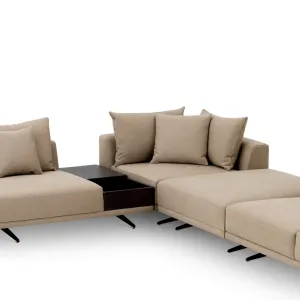 Sofá Seccional Beige de Lujo en Forma de L con Mesa Lateral Integrada y Patas de Metal Negro - Mobiliario de Hotel de Lujo Vista detalle por Luxury Group International