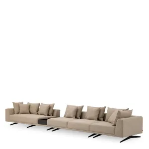 Sofá Seccional Beige de Lujo en Forma de L con Mesa Lateral Integrada y Patas de Metal Negro - Mobiliario de Hotel de Lujo Vista frontal por Luxury Group International