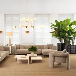 Sillón Tapizado de Lujo Beige Texturizado con Estructura Escultural - Mobiliario de Hotel de Lujo Vista lifestyle por Luxury Group International