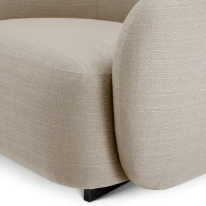Luxuriöser beiger Polstersessel mit geschwungener, umlaufender Rückenlehne – 100 cm – Luxus-Hotelmöbel Detailansicht von Luxury Group International