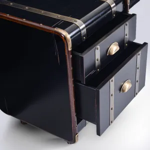 Luxus Schwarzer Nachttisch mit Messingriemen & Vintage Koffer-Design – Luxus Nachttisch Detailansicht von Luxury Group International