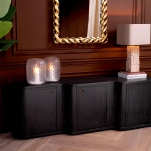 Luxus Schwarzes Gebogenes Sideboard mit Drei Türen – Luxus Hotelmöbel Lifestyle-Ansicht von Luxury Group International