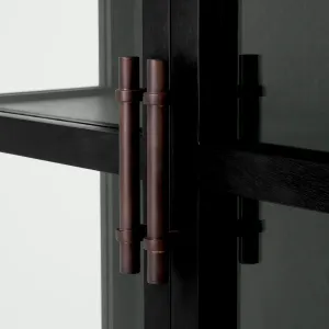 Luxus Schwarzes Glas-Vitrinenschrank mit Bogenförmigen Doppeltüren – Luxus Hotelmöbel Detailansicht von Luxury Group International