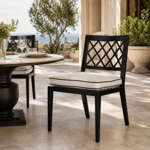 Luxus Schwarzer Outdoor-Essstuhl mit Diamant-Gitterlehne & Polster - Gartenmöbel Lifestyle-Ansicht von Luxury Group International