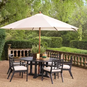 Luxus Schwarzer / Weißer Outdoor-Essstuhl mit Gitterlehne & Polster - Luxus Hotelmöbel Lifestyle-Ansicht von Luxury Group International