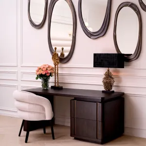 Sillón Bouclé Crema con Respaldo Curvo y Patas de Metal Negro - Mobiliario de Lujo para Hoteles Vista lifestyle por Luxury Group International