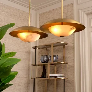 Lampada a Sospensione a Cupola in Ottone di Lusso con Diffusore in Alabastro Naturale per Interni Moderni Vista lifestyle di Luxury Group International
