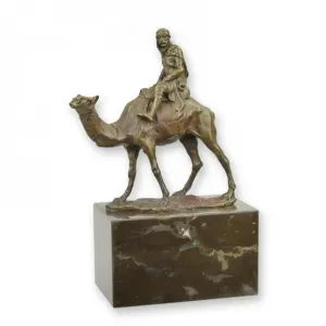 Sculpture de chameau en bronze de luxe avec cavalier Vue de face par Luxury Group International
