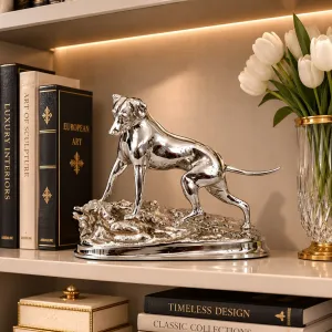 Luxus Bronze Jagdhund mit Kaninchen Skulptur in drei verschiedenen Ausführungen Lifestyle-Ansicht von Luxury Group International