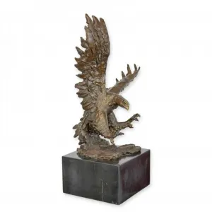 Sculpture Majestueuse d'Aigle en Bronze de Luxe Vue de face par Luxury Group International