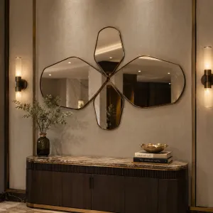 Miroir Mural de Luxe en Bronze à Quatre Panneaux Organiques - Miroir Mural de Luxe - Mobilier de Luxe pour Hôtels Vue lifestyle par Luxury Group International