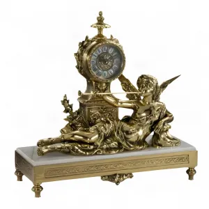 Luxus-Bronze-Tischuhr mit barocker geflügelter Dame und Trompetenskulptur von Luxury Group International