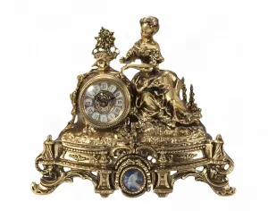 Horloge de Table en Bronze de Luxe avec Sculpture de Dame Classique et Base Décorative Baroque Ornée par Luxury Group International