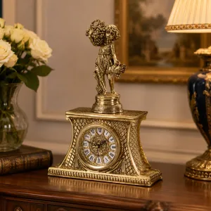 Horloge de Table en Bronze de Luxe avec Sculpture de Jeune Fille Porteuse de Fleurs - Accessoires Royal Home Vue lifestyle par Luxury Group International