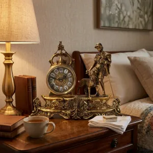 Horloge de Table en Bronze de Luxe avec Figure de Berger et Base Ornementale Baroque Vue lifestyle par Luxury Group International