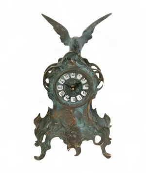 Luxus-Bronze-Tischuhr mit ausgebreitetem Adlerwappen & barockem Rankenrelief von Luxury Group International
