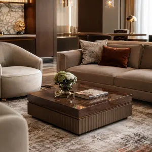 Tavolino Quadrato di Lusso Marrone con Finitura in Legno Testurizzato - Tavolino di Lusso Vista lifestyle di Luxury Group International