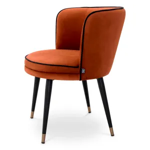 Sedia da Pranzo di Lusso in Velluto Arancione Bruciato con Gambe in Metallo Nero - Mobili di Lusso per Hotel Vista laterale di Luxury Group International
